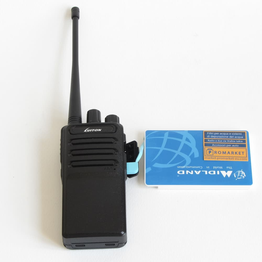 La radio PMR 446 Luiton LT-458 viene ricaricata dal compatto Power Bank mini-USB di Midland